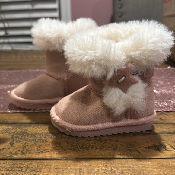 Cozy Pink Kids' Boots with Faux Fur Trim - Picture 4 of 7